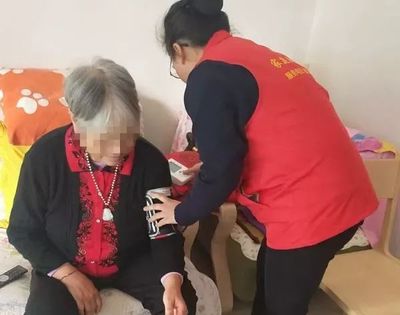 责任郑医 义诊急救进万家，健康知识暖人心——是责任更是担当的家庭服务
